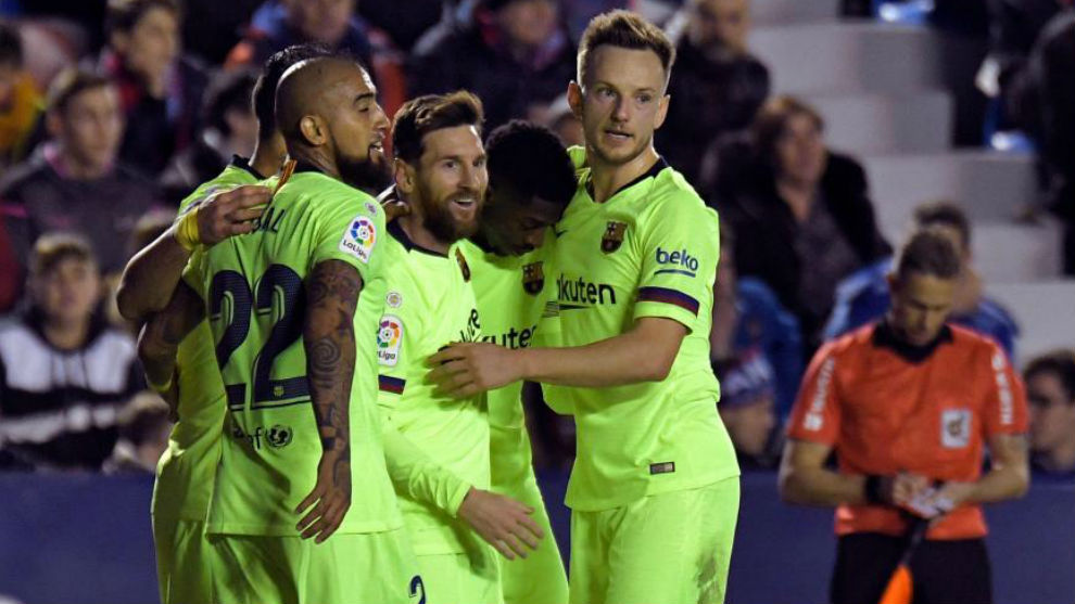 Messi presenterer 30 stykker drakter